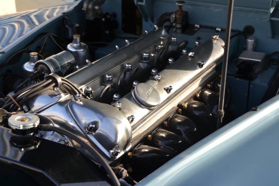 1953 JAGUAR XK 120 FHC 1953 JAGUAR XK 120 FHC