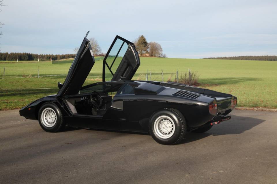 1975 LAMBORGHINI Countach LP400 Coupe Periscope 1975 LAMBORGHINI Countach LP400 Coupe Periscope