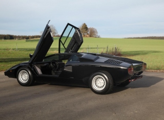 1975 LAMBORGHINI Countach LP400 Coupe Periscope 1975 LAMBORGHINI Countach LP400 Coupe Periscope