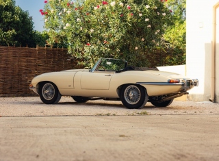 1961 JAGUAR E-Type 3.8 Roadster Outside Bonnet Lock 