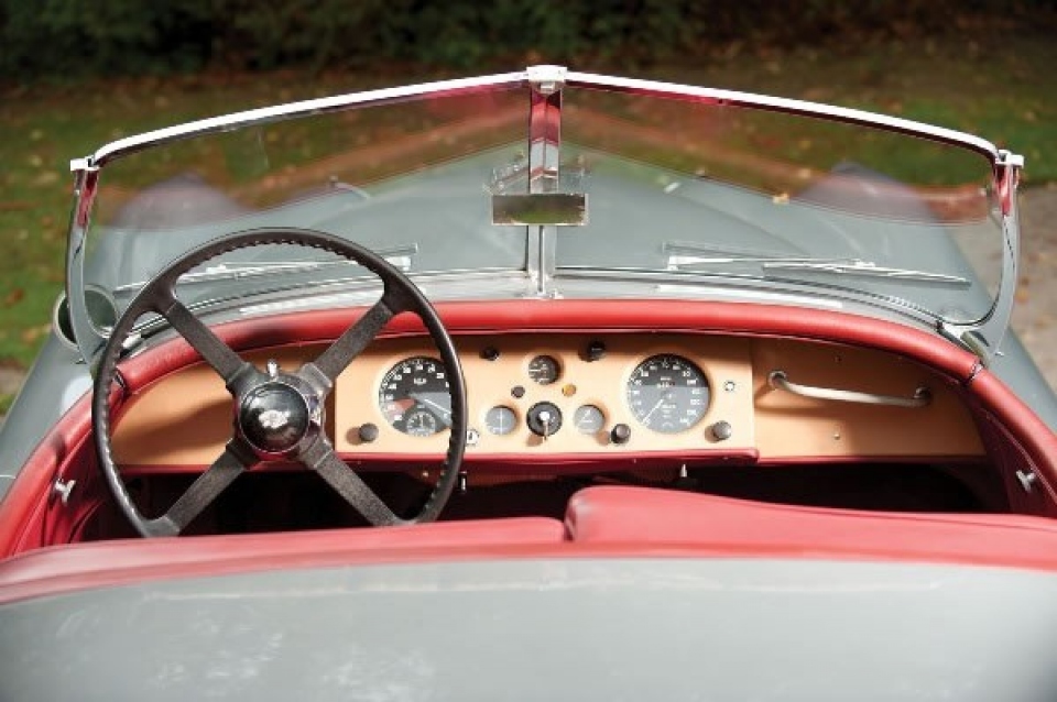 1953 JAGUAR XK120 SE Roadster 1953 JAGUAR XK120 SE Roadster