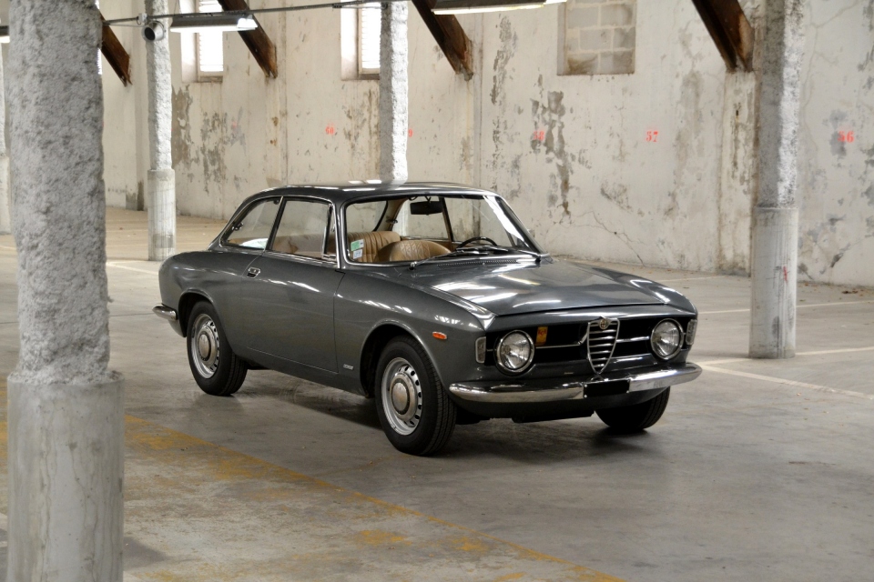 1969 ALFA ROMEO Giulia GT 1300 Junior 1969 ALFA ROMEO Giulia GT 1300 Junior