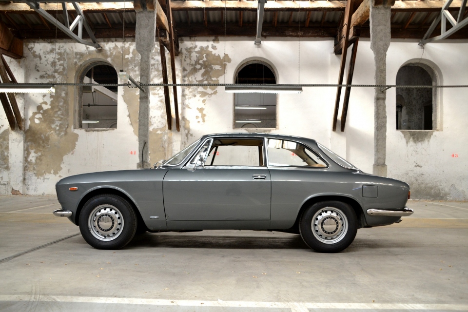 1969 ALFA ROMEO Giulia GT 1300 Junior 1969 ALFA ROMEO Giulia GT 1300 Junior
