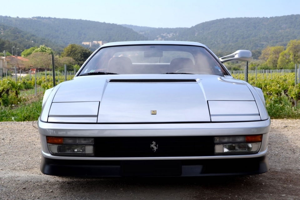 1986 FERRARI Testarossa