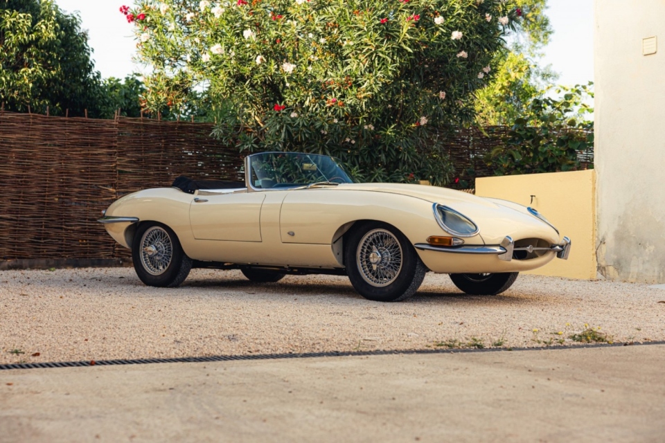 1961 JAGUAR E-Type 3.8 Roadster Outside Bonnet Lock 