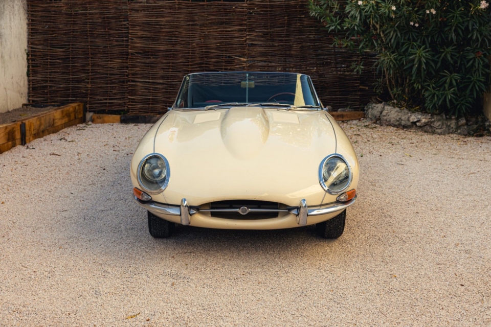 1961 JAGUAR E-Type 3.8 Roadster Outside Bonnet Lock 