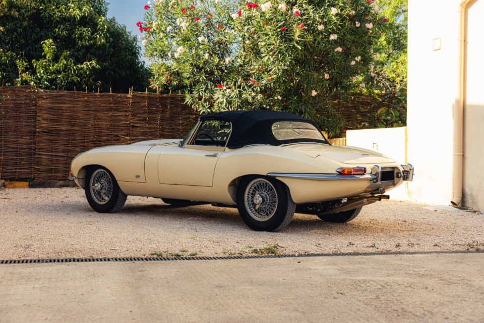 1961 JAGUAR E-Type 3.8 Roadster Outside Bonnet Lock 