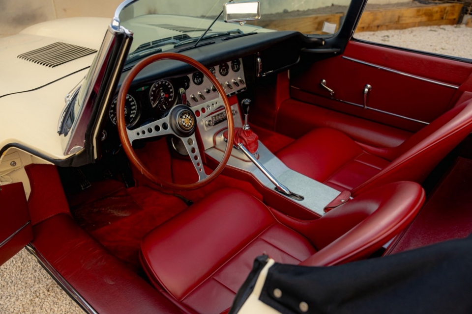 1961 JAGUAR E-Type 3.8 Roadster Outside Bonnet Lock 