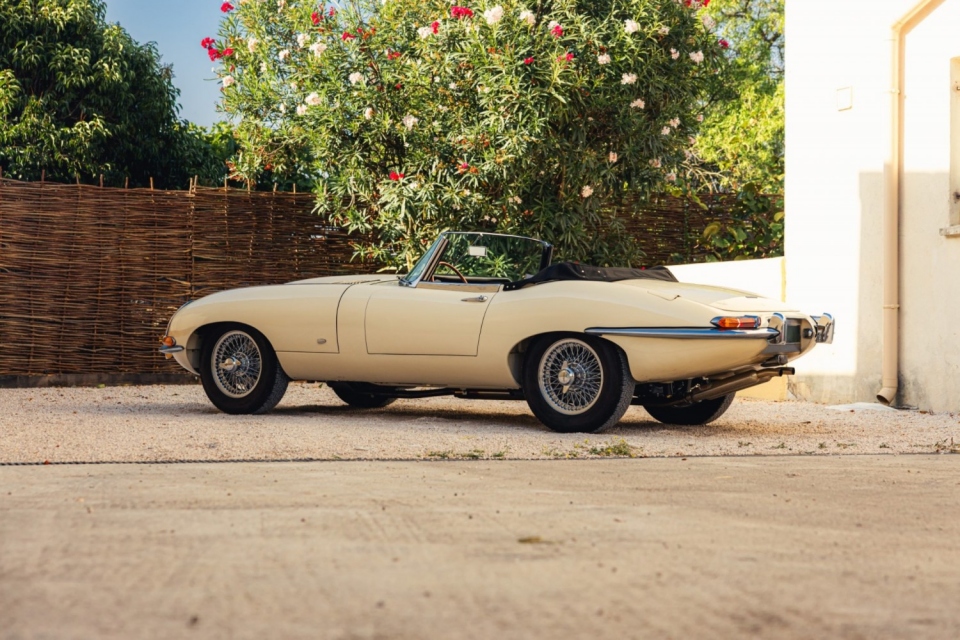 1961 JAGUAR E-Type 3.8 Roadster Outside Bonnet Lock 