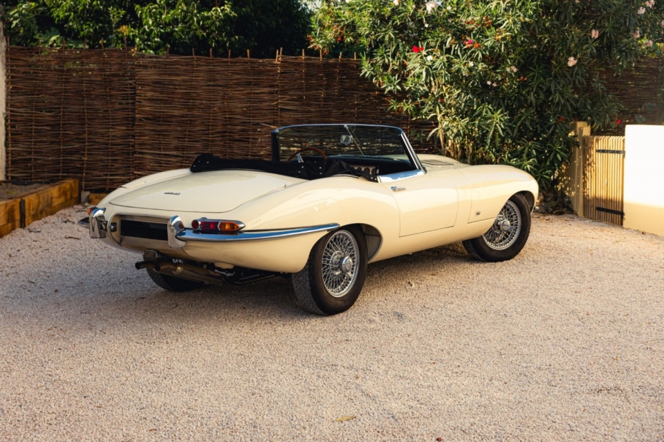 1961 JAGUAR E-Type 3.8 Roadster Outside Bonnet Lock 