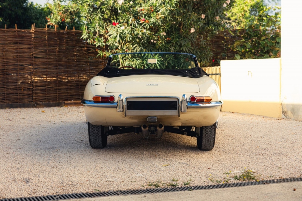 1961 JAGUAR E-Type 3.8 Roadster Outside Bonnet Lock 