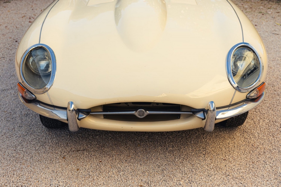 1961 JAGUAR E-Type 3.8 Roadster Outside Bonnet Lock 